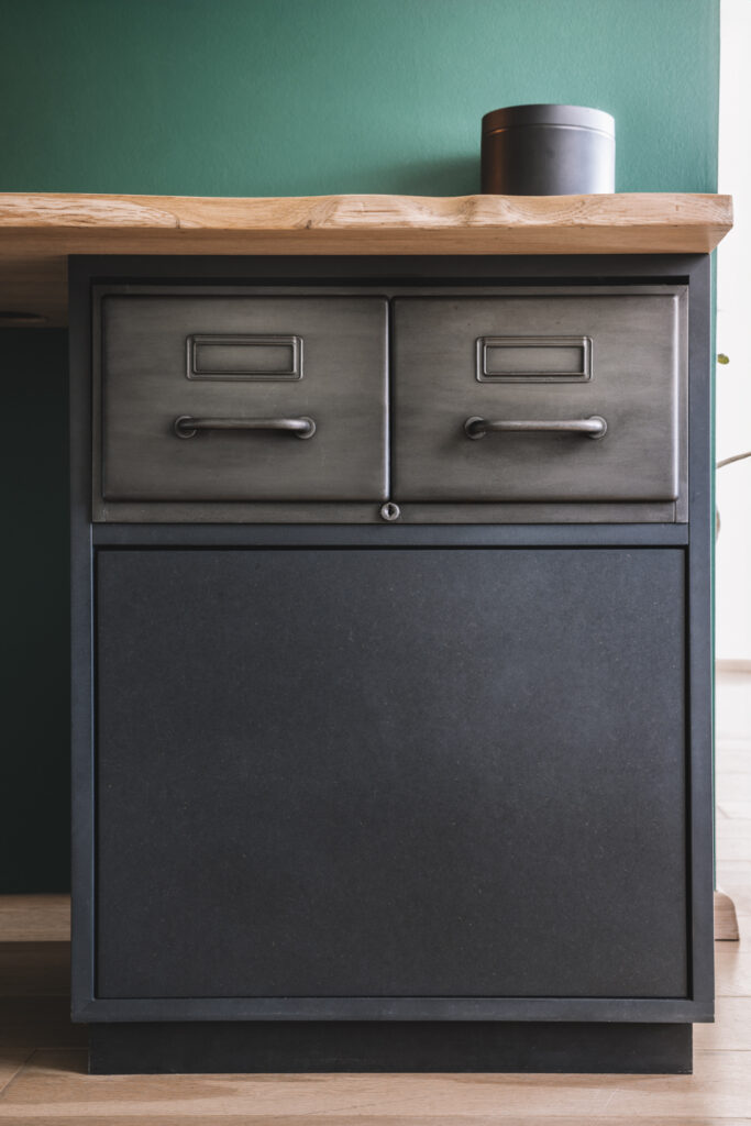 détail bureau sous escalier 