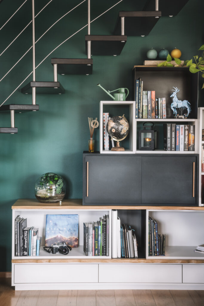 meuble sur mesure avec bureau sous escalier 