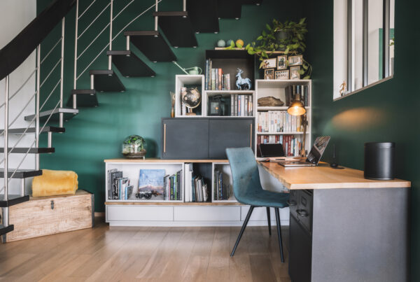 MEUBLE BIBLIOTHÈQUE SOUS ESCALIER