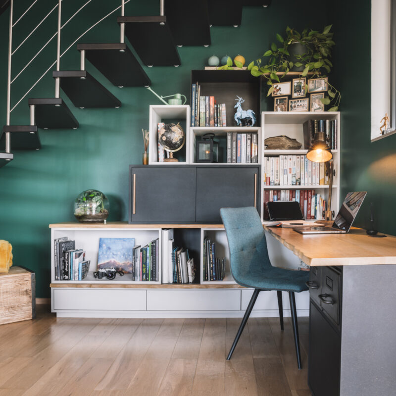 MEUBLE BIBLIOTHÈQUE SOUS ESCALIER