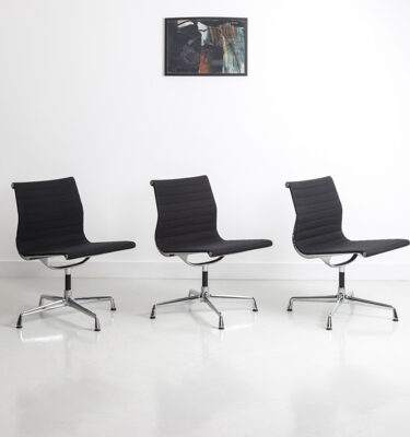 Chaises Eames Aluminium group vitra modèle EA 104 sans accoudoirs